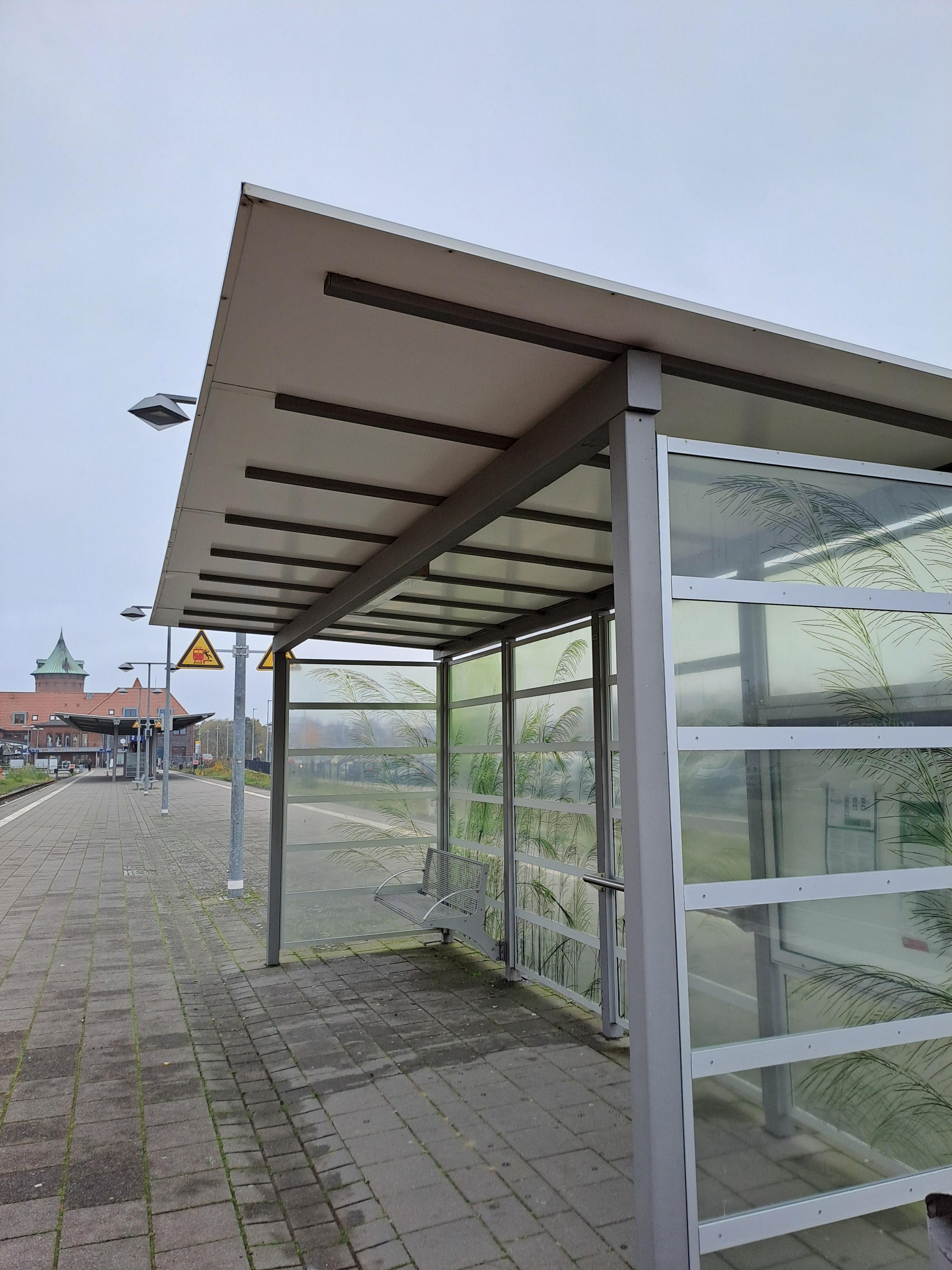 Wetterschutzhäuschen mit Beklebung.